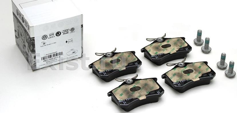 Тормозные колодки задние Тормозные колодки 4B0 698 451 1